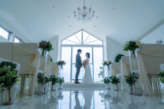 真っ白なチャペルで