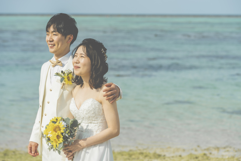 肩を寄せ合って