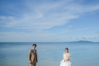 ボリュームたっぷりドレスと、タキシード