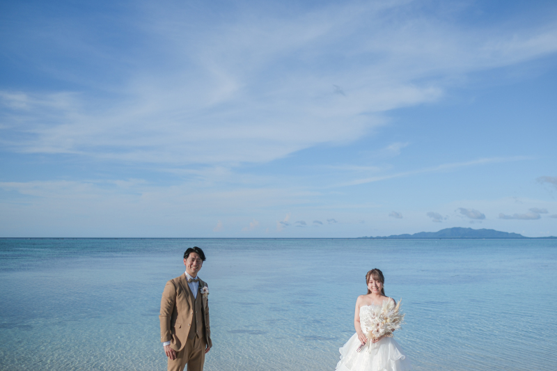 ボリュームたっぷりドレスと、タキシード