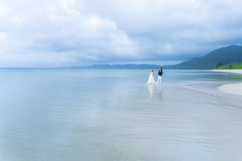 ペールブルーの海の中
