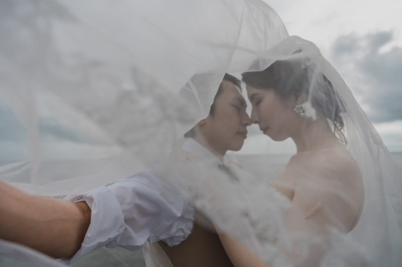 ベールに包まれて