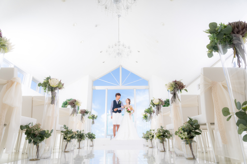 海の見える白いチャペル