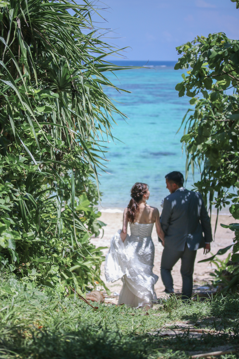 海に向かうおふたり