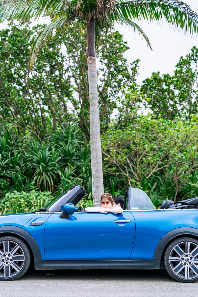 オープンカーと