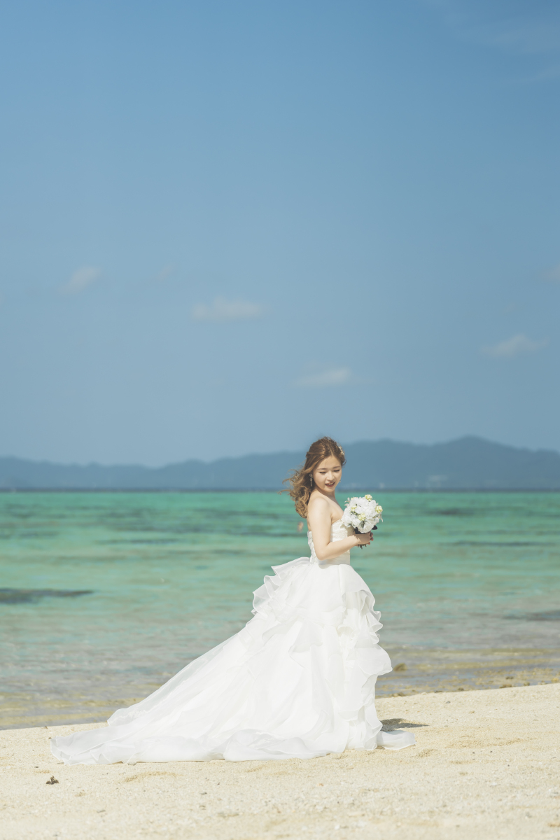 真っ白なドレス