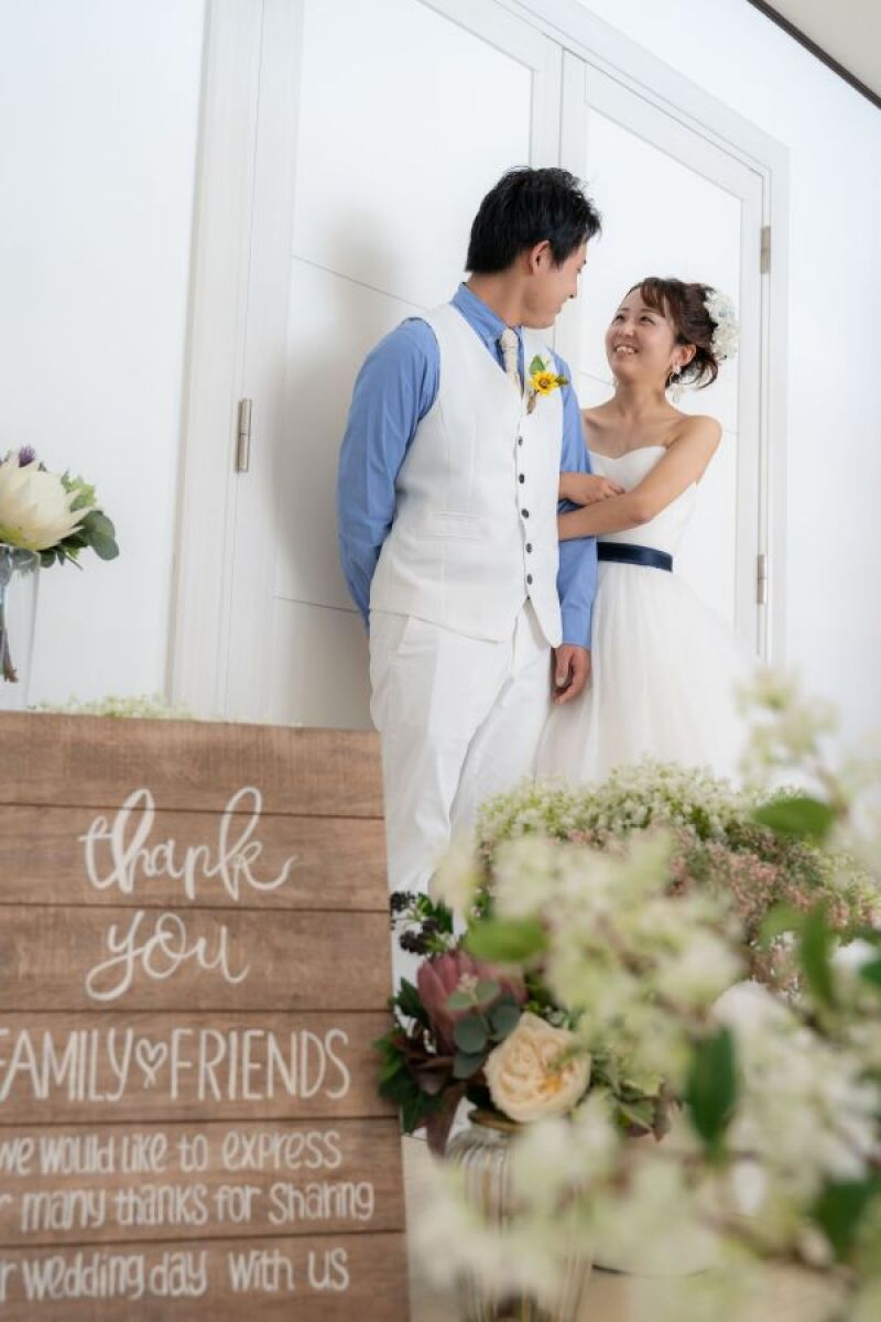 チャペルのエントランスで