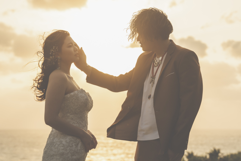 オレンジの光に照らされて