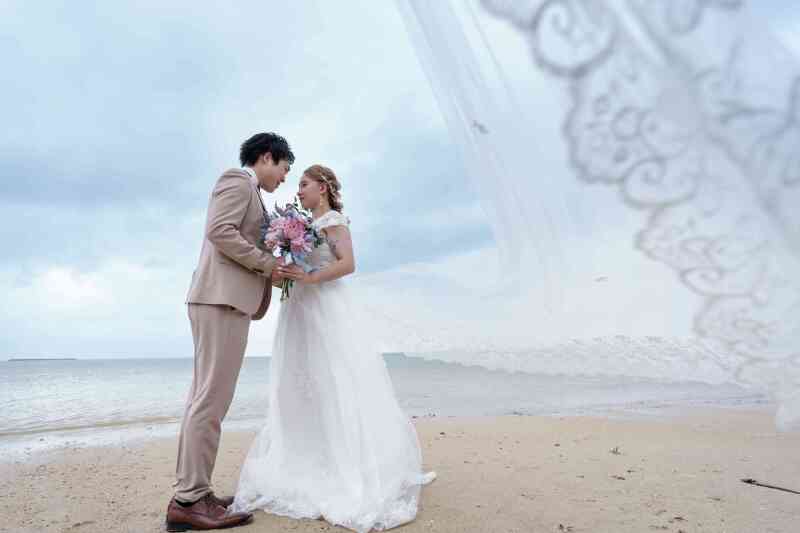 ベールをなびかせて