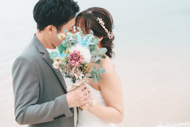 ブーケで隠して