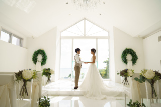 眩しいビーチ、チャペルで…天然ビーチ＆チャペル撮影