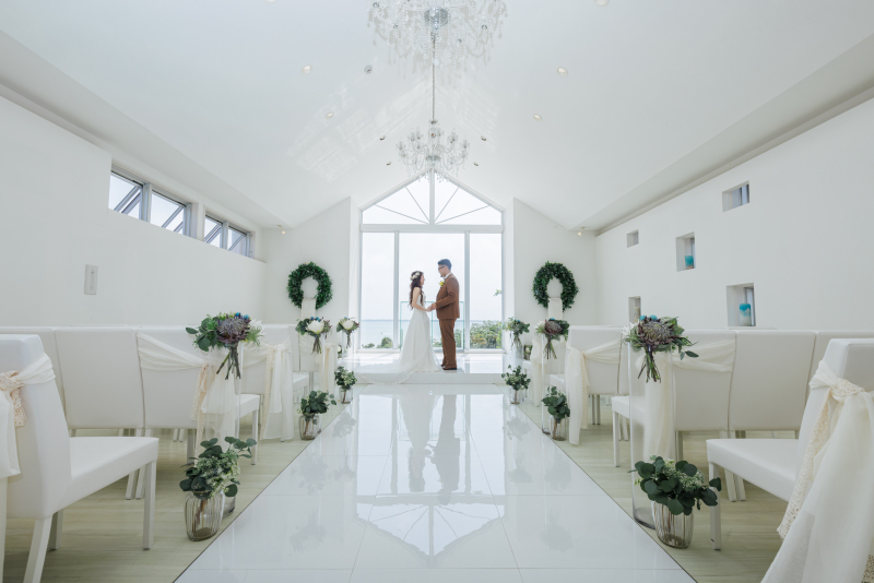 真っ白なチャペルで