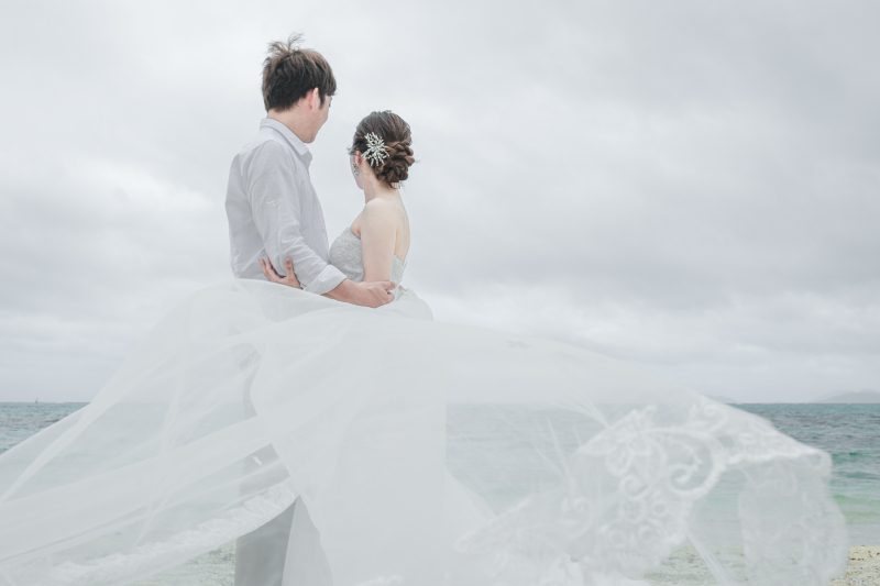 海を見るおふたり