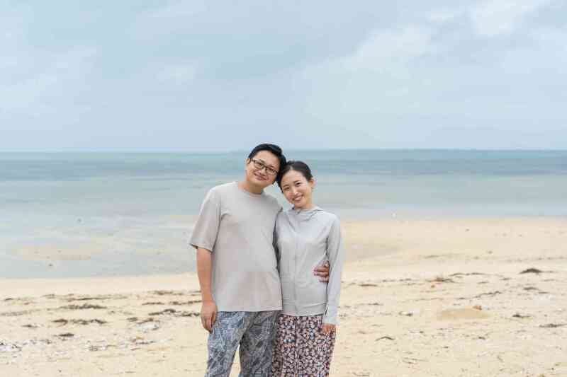 ビーチでペアルック