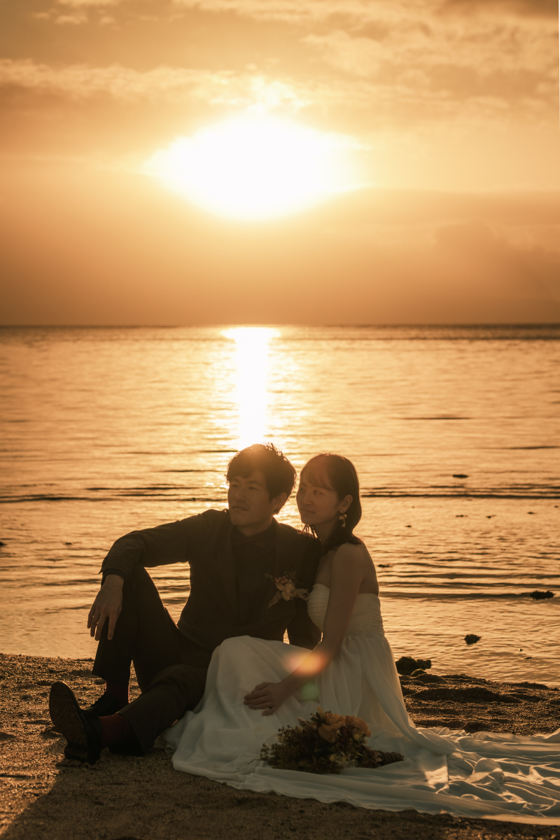 座ったおふたりを