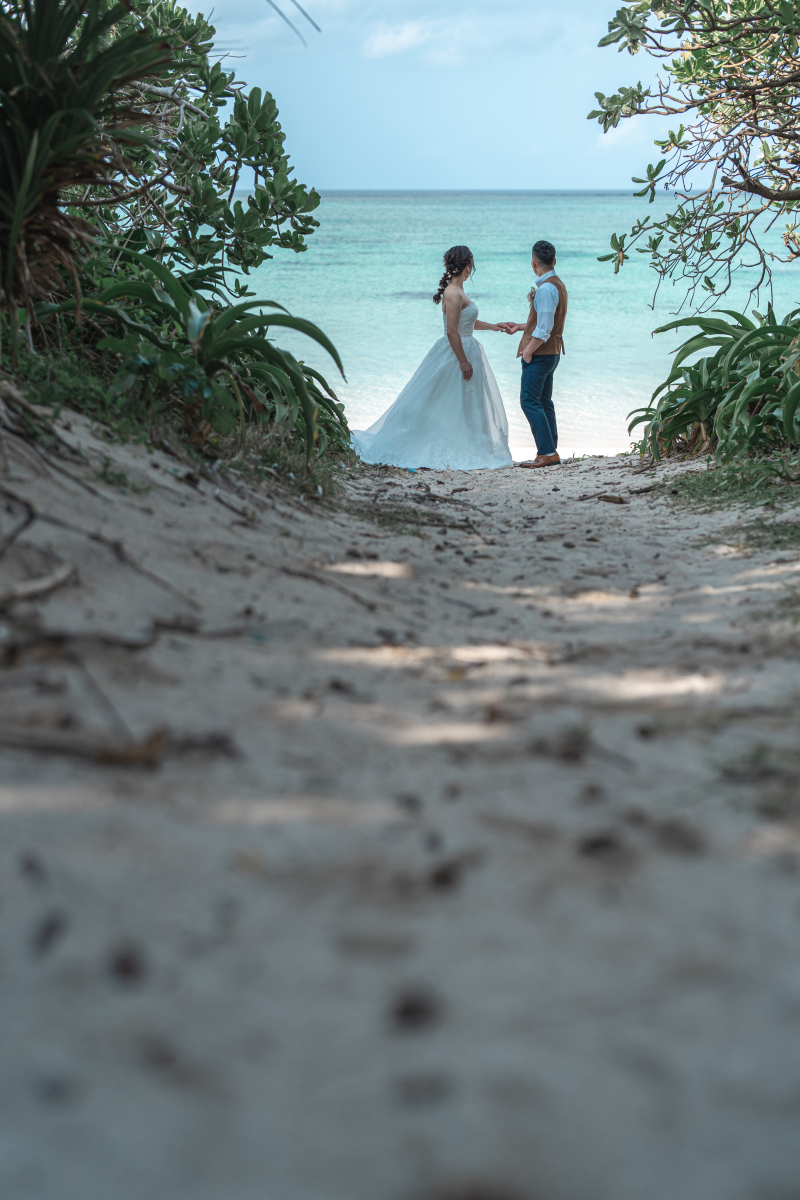 ビーチに抜ける道