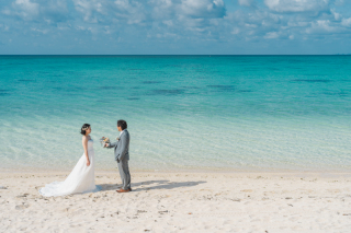 晴れたビーチで