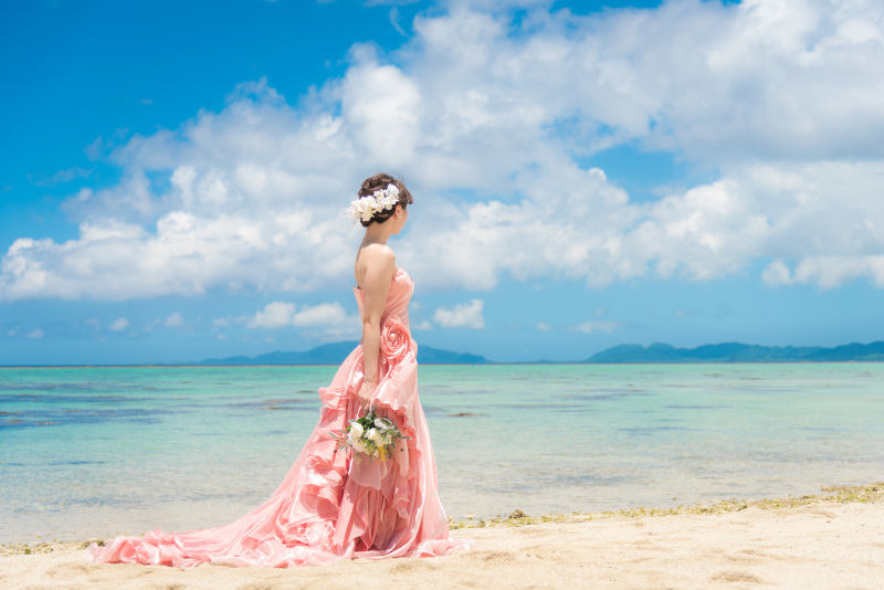 カラードレスも素敵に映えるビーチ♬