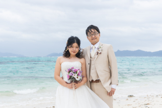 ビーチでフォトウェディング