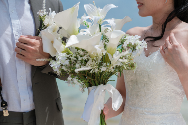 真っ白なブーケと