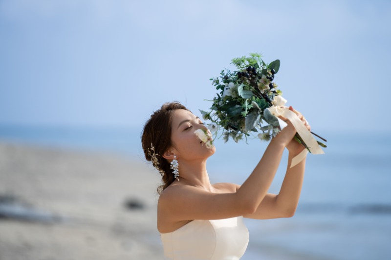 沖縄の海に訪れる景色の数々は、何度みても感動してしまうほどの美しさ。くもりでも、雲がグラデーションで染まる様子は1日としておなじものがなく、発見の連続です。皆さんもぜひ、実際に体感してみてくださいね!