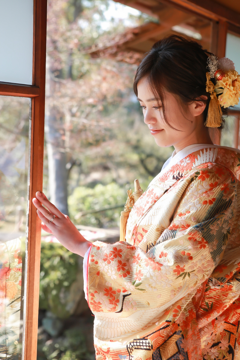 笑い合い寄り添って