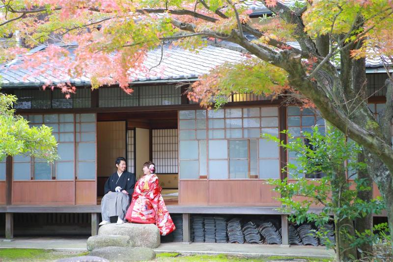 六華苑　紅葉の和装ロケーション