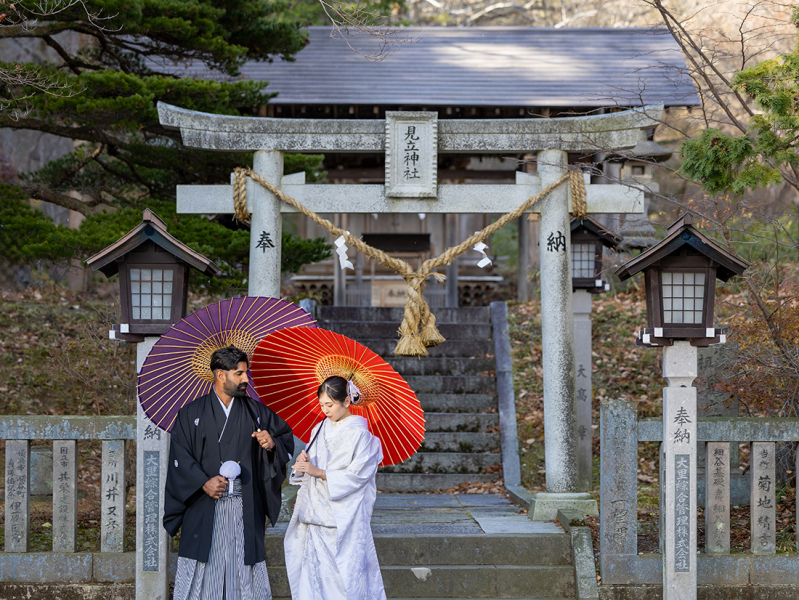 神社に映える清らかな白無垢