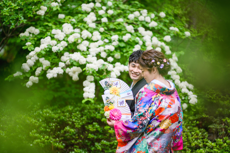 白い花と色打掛