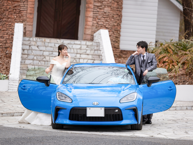 チャペルと愛車が彩る特別な一日