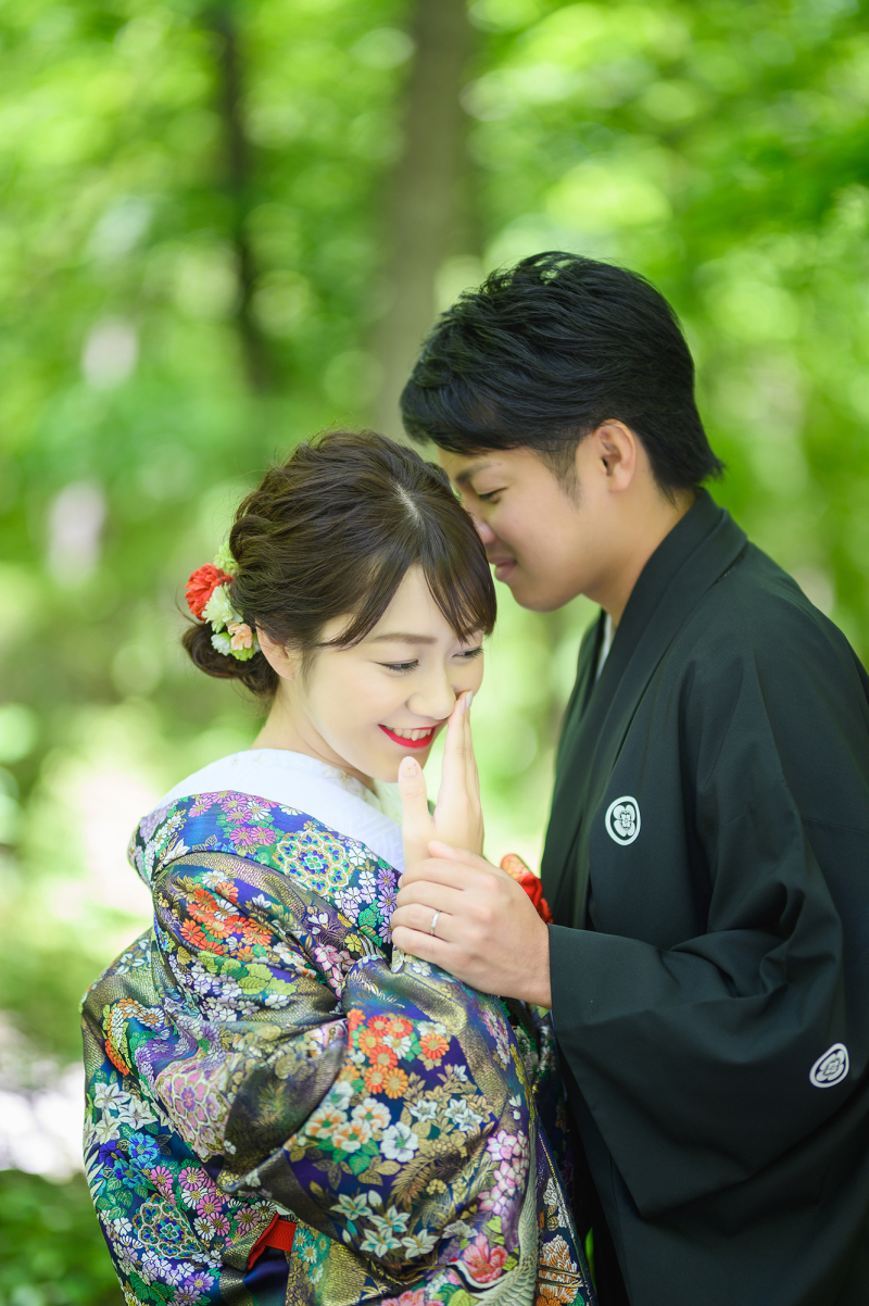 微笑む2人
