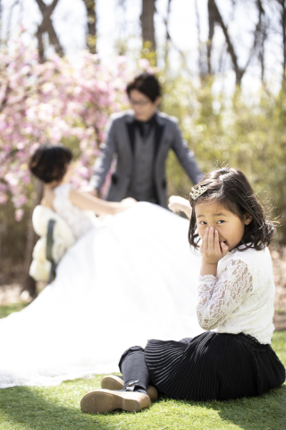 桜の下でお子様も一緒に。洋装1着ガーデンスタジオ