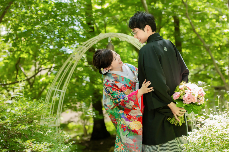 新郎様の後ろには…