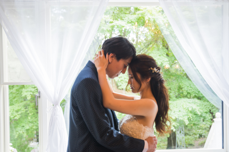 おでこを合わせて