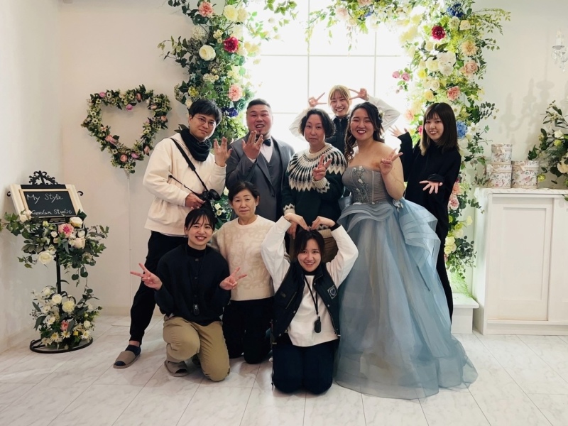 雪景色と温かいふたりの笑顔