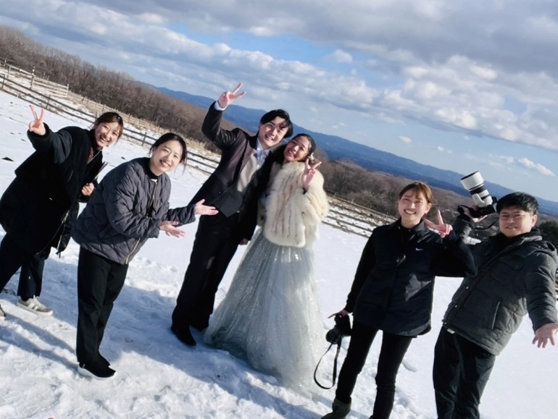 青空と雪の祝福♡チャペルウェディング