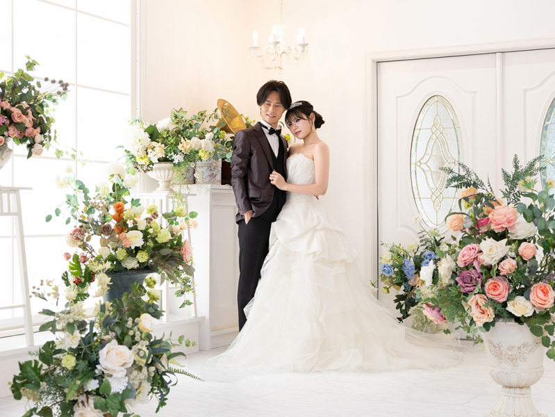 華やかなお花に包まれたスタジオ撮影