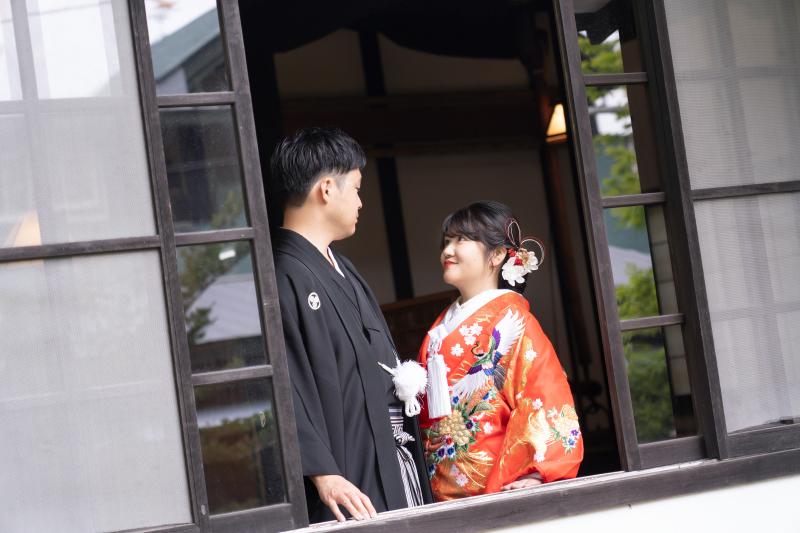 優しく
