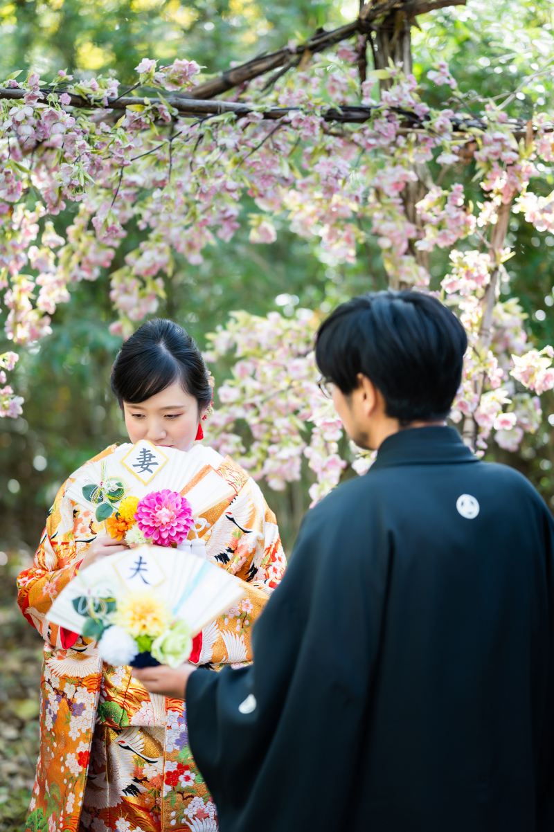 桜の木の下で