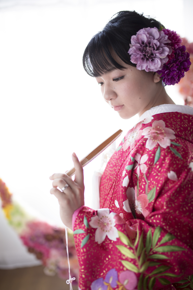 薬指に光るリング
