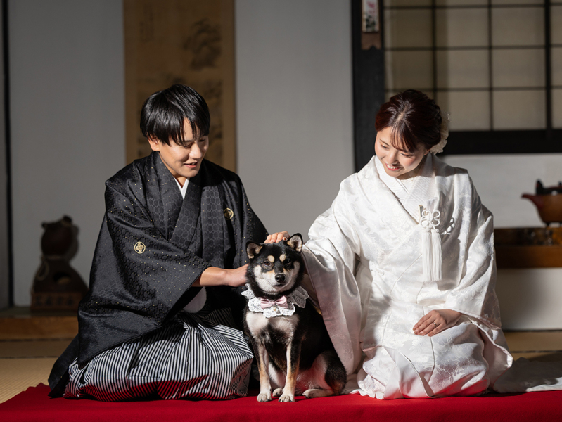 愛犬と一緒に♡笑顔あふれる秋の家族フォト