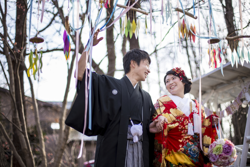 手を繋いでエスコート