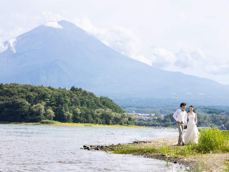 河口湖で富士山を背景に。四季折々の絶景撮影
