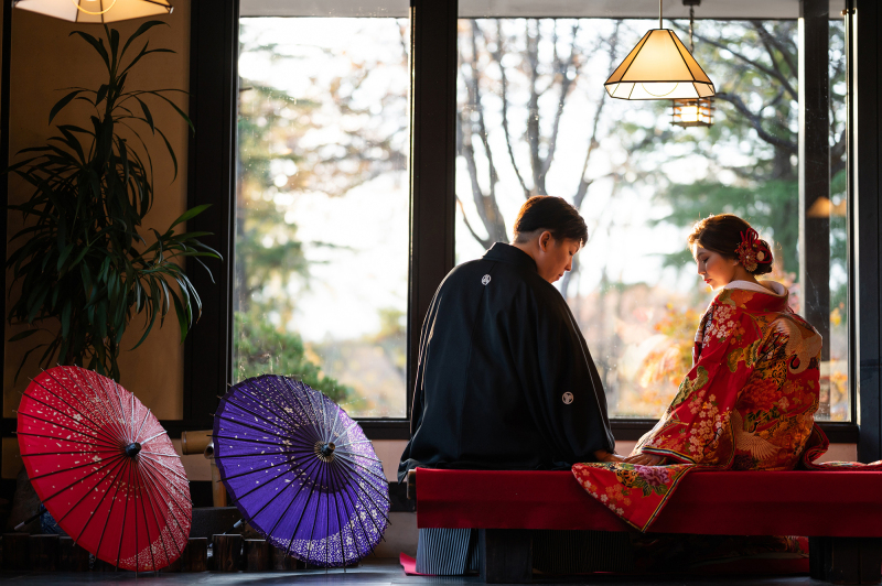 優しい自然光差し込む、古民家の屋内庭園