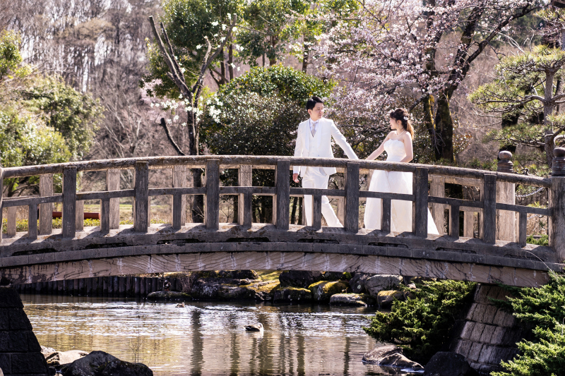 【洋装1着】で河川や季節の花々を楽しむ、自然豊かな［河畔公園］ロケーションプラン