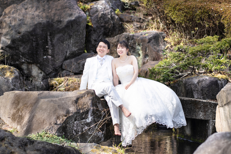 【洋装1着】で河川や季節の花々を楽しむ、自然豊かな［河畔公園］ロケーションプラン