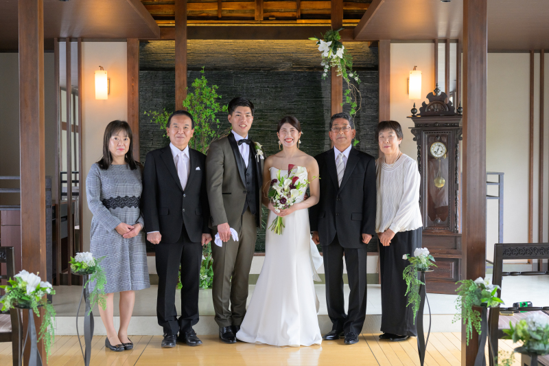 洋装姿でも集合写真を