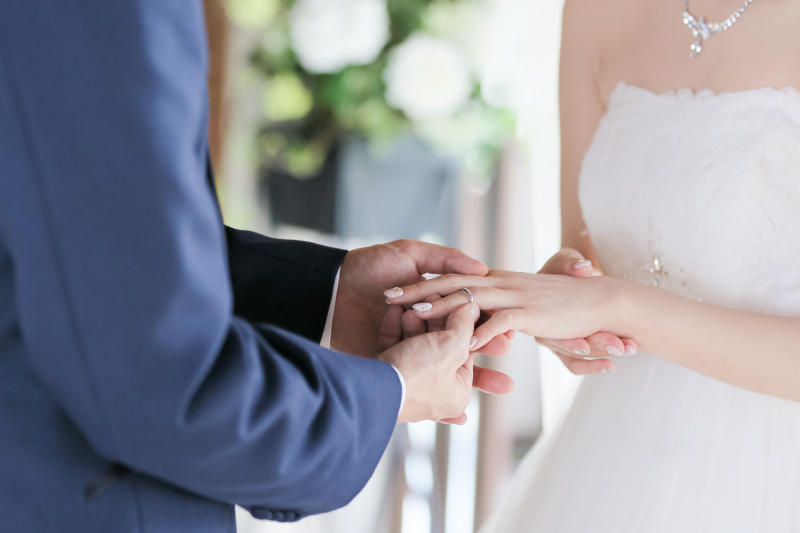 挙式のようなシーン