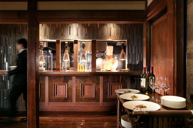 お料理は全てオープンキッチンから