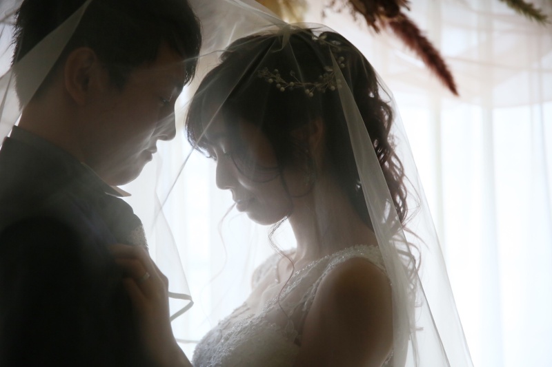 ベールに包まれ